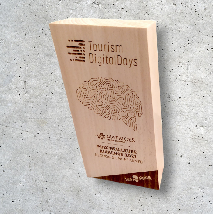 Créer un trophée en bois sur mesure pour votre entreprise ou événement