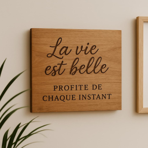 Personnaliser sa d&eacute;coration murale avec des citations grav&eacute;es en bois
